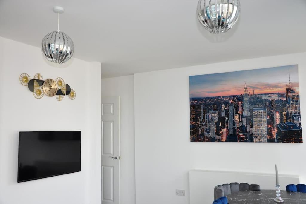 Stunning 2 Bedroom Apt Milton Keynes Eksteriør bilde