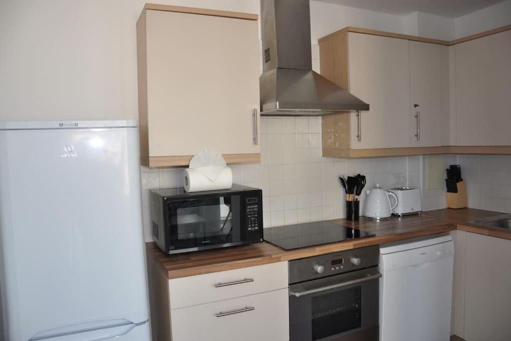 Stunning 2 Bedroom Apt Milton Keynes Eksteriør bilde